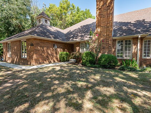 4th image of 761 S Augusta Drive