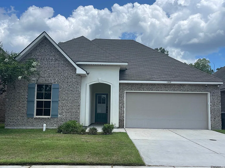 1303 Hickory Creek Dr — Photo 1
