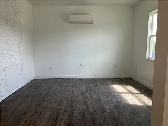 3rd image of 460 Jefferson Ave