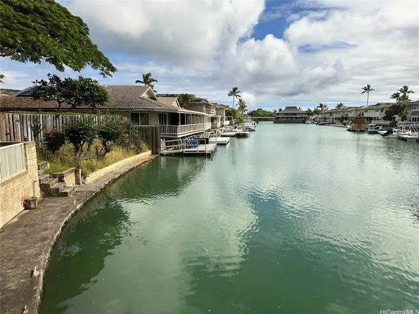317 Opihikao Pl #432, Honolulu, HI 96825