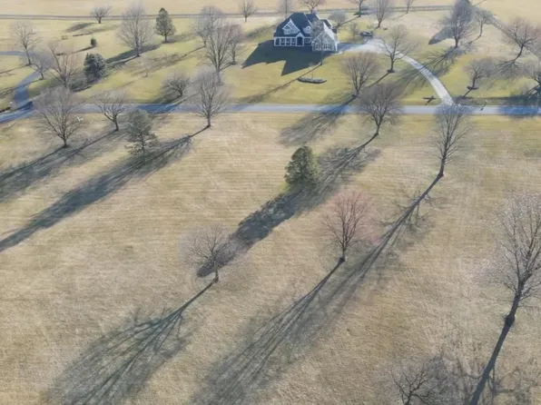 5 Grandview Dr, Hummelstown, PA 17036