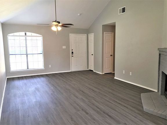 2nd image of 1434 Sandalwood Dr