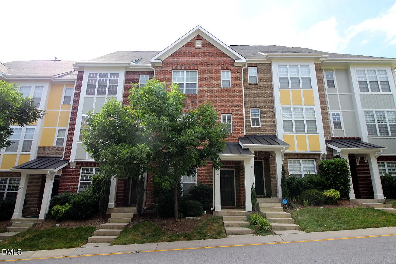 3 bed, 3.5 bath, 1981 sqft, $1,900 — Photo 1