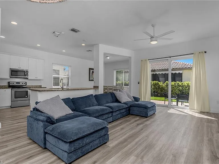 5396 Cameron Dr — Photo 10
