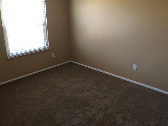 5th image of 906 N Bremerton Dr
