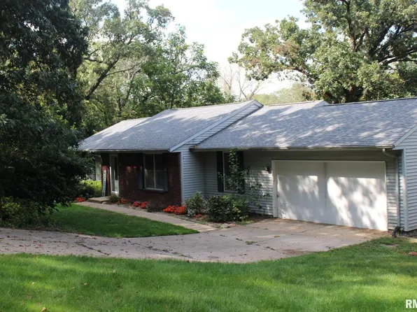 5 E Timberline Dr, Blue Grass, IA 52726