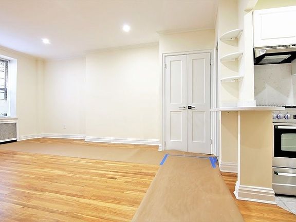 4th image of 32 W 75th St #Gf
