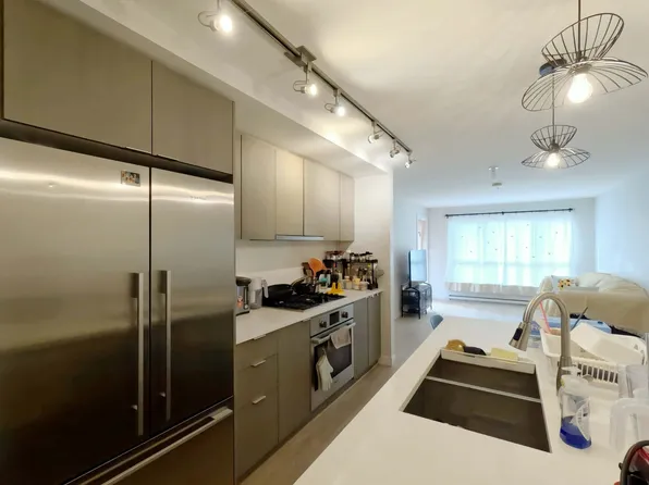 5555 Dunbar St #208, Vancouver, BC V6N 1W5