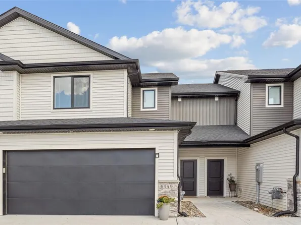 6949 Holly Ct, Johnston, IA 50131