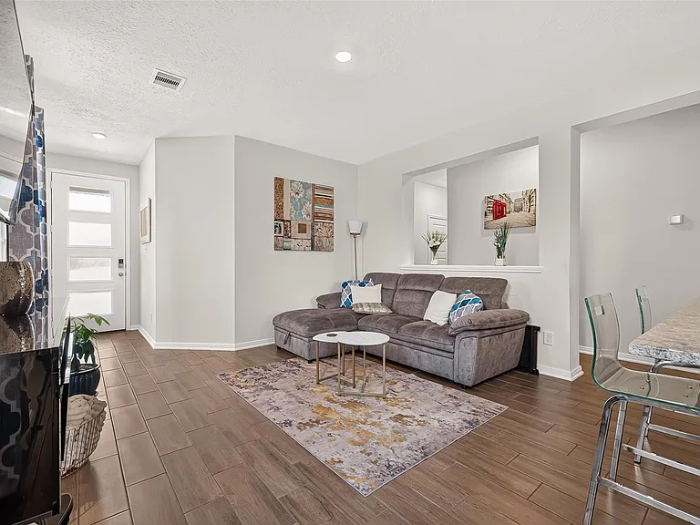 22811 Wolfshire Way — Photo 4