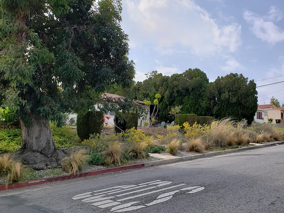 Corner lot: 3100 Norwich Ave.