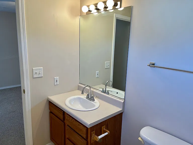 102 W Lincoln St #3 — Photo 10