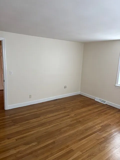 3 bed, 1400 sqft, $3,200 — Photo 3