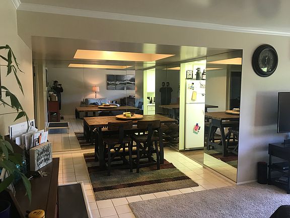 Dining Area, Mirrored Walls