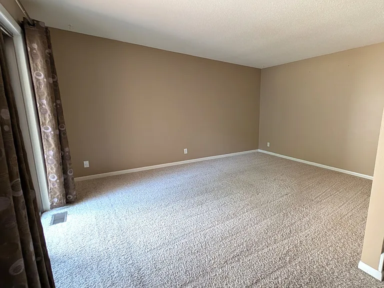 17554 Parkwood Dr #D — Photo 2