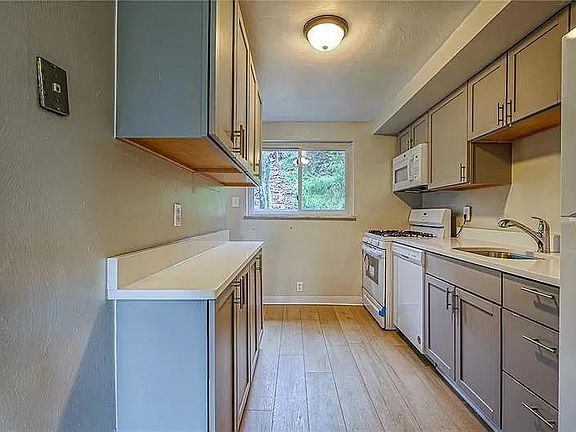 5th image of 413 Pennwood Dr