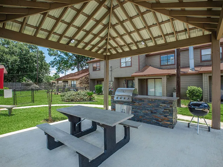 REGENCY PLACE APARTMENTS — Photo 12