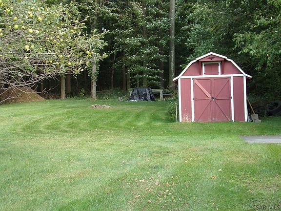 5th image of 3689 Huckleberry Hwy