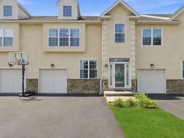 381 Manor Cir, Harleysville, PA 19438