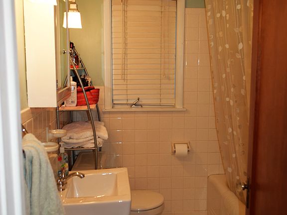 5th image of 311 Stillwell Ave