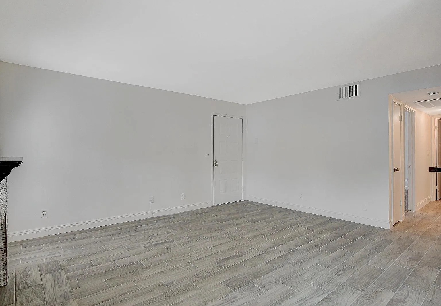 2 bed, 1073 sqft, $1,595 — Photo 2