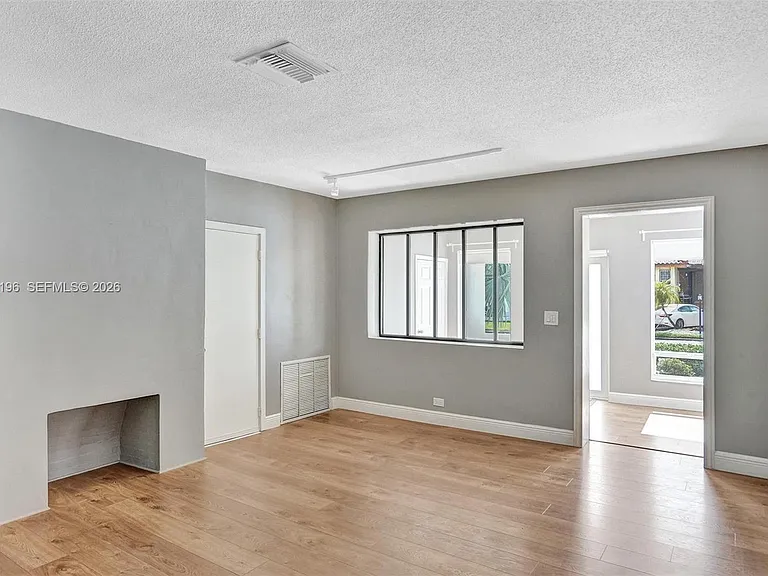 9040 Carlyle Ave — Photo 9
