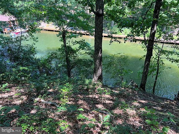 4th image of Hemlock Ln