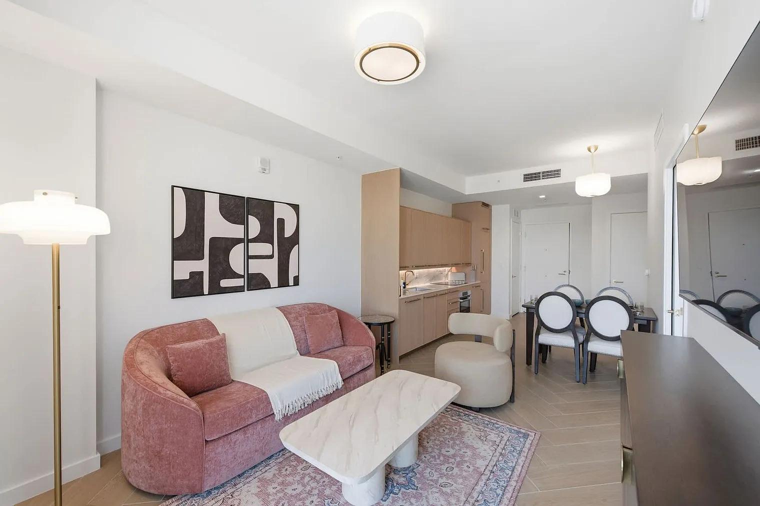 1 bed, 1.0 bath, 635 sqft, $5,250 — Photo 1