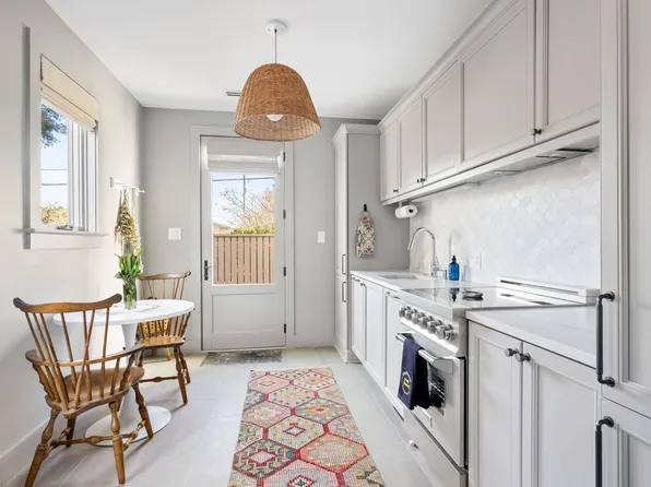 36 10th Ave, Charleston, SC 29403