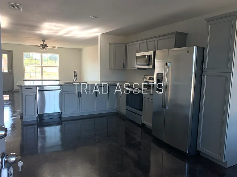 2220 J E Woody Rd — Photo 2