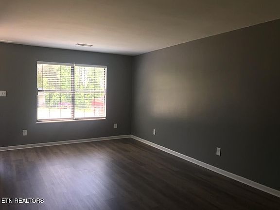 4th image of 628 Watkins Rd
