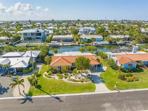 515 70th St, Holmes Beach, FL 34217