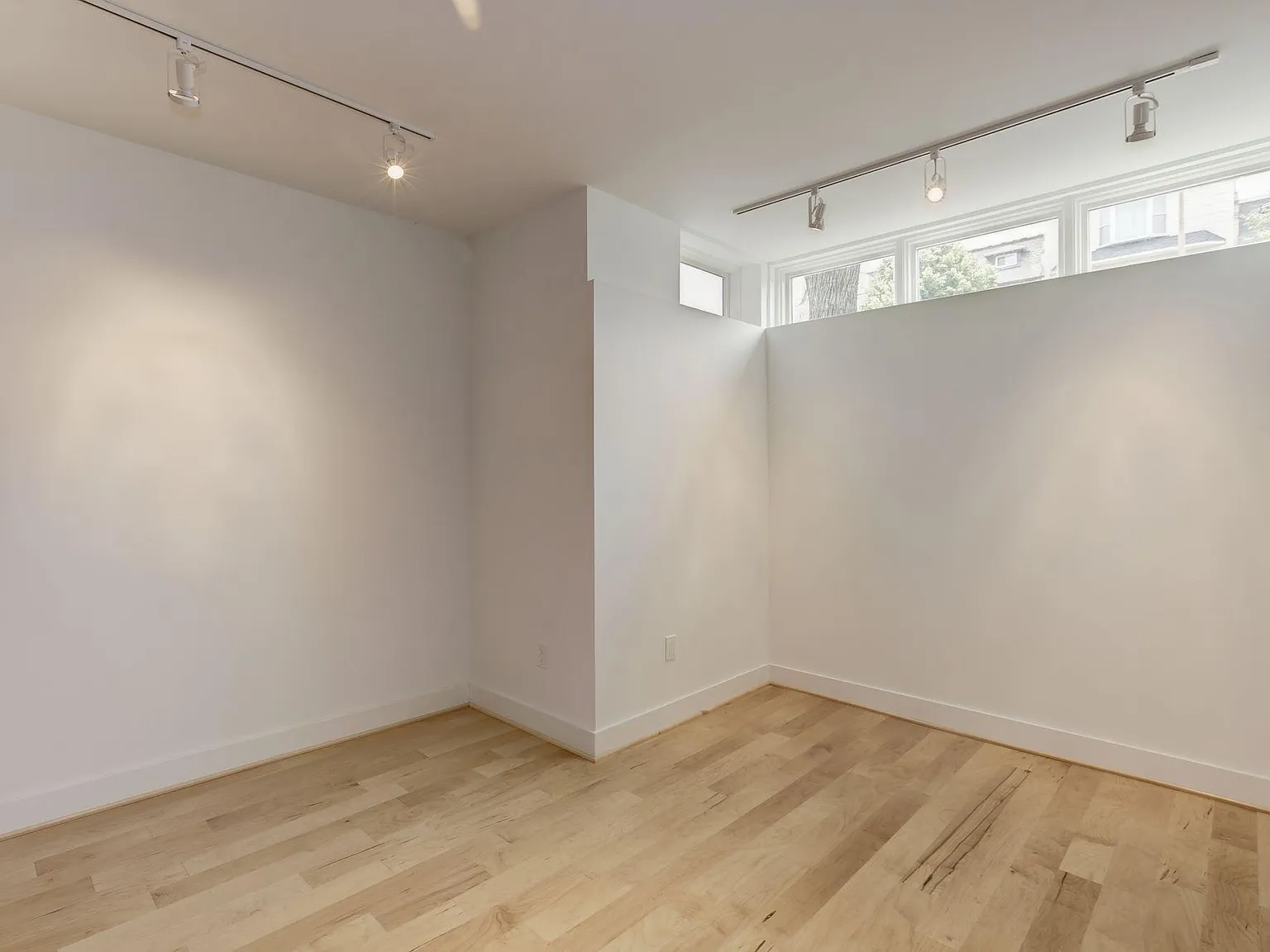 2 bed, $1,635 — Photo 3