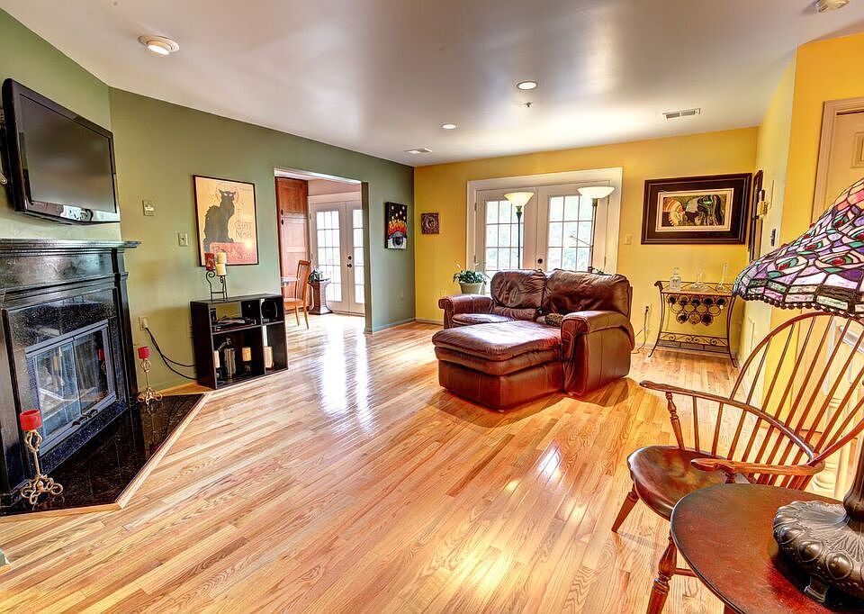 1st image of 11701 Tumbrel Ct #6