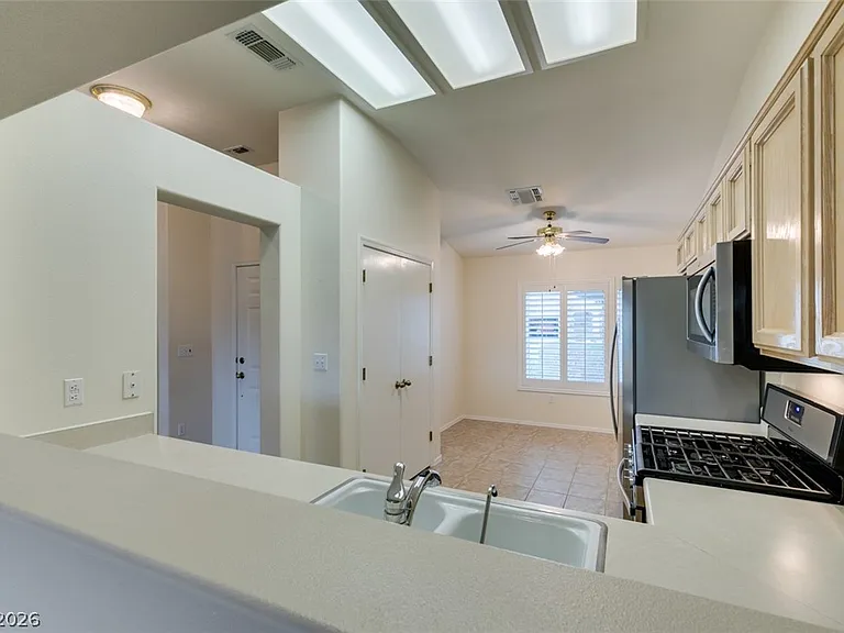 2001 Joy View Ln #2001 — Photo 7