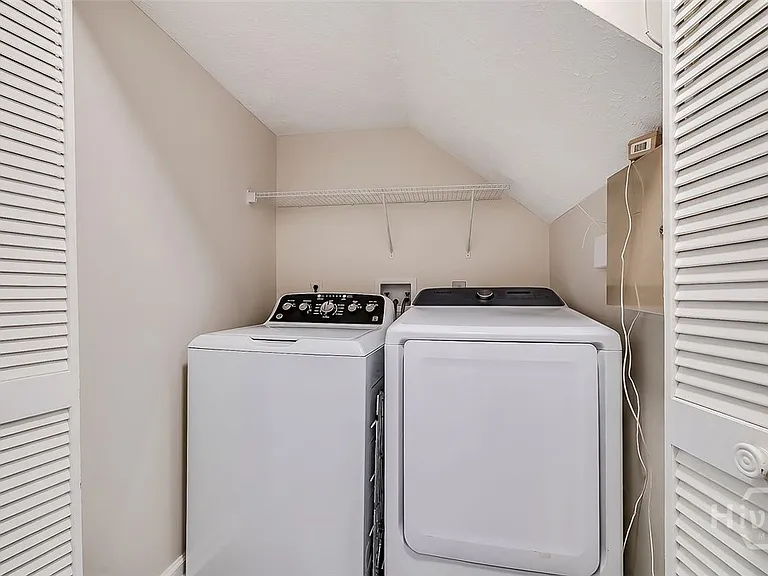 110 Embassy Ct — Photo 24