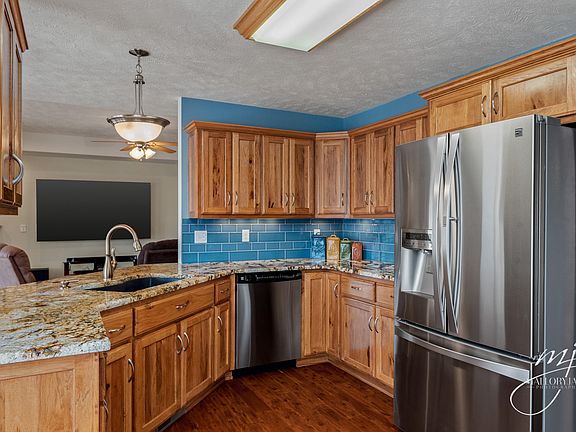 3rd image of 11611 Wildwood Dr