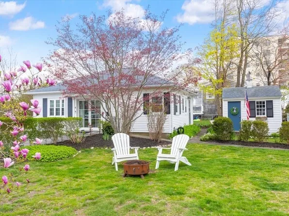 4 C St, Hull, MA 02045