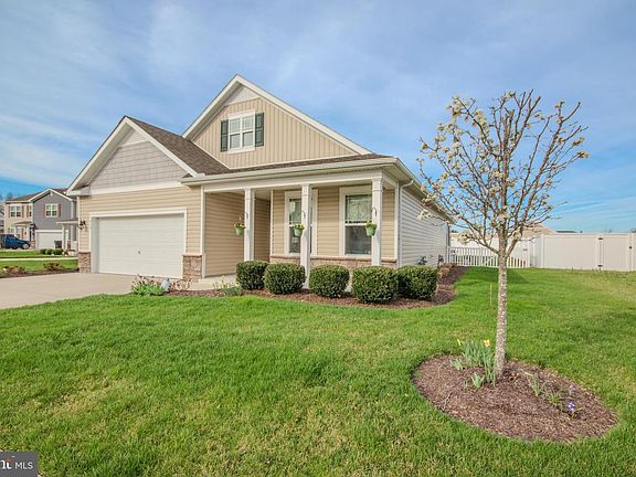 2nd image of 418 Twin Creeks Dr