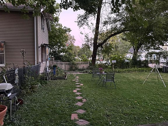 3rd image of 607 Richmond St