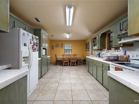 4th image of 285 Tulipan St