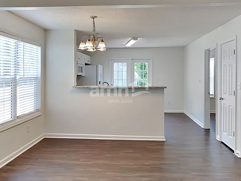 208 Mackenzie Ct — Photo 5