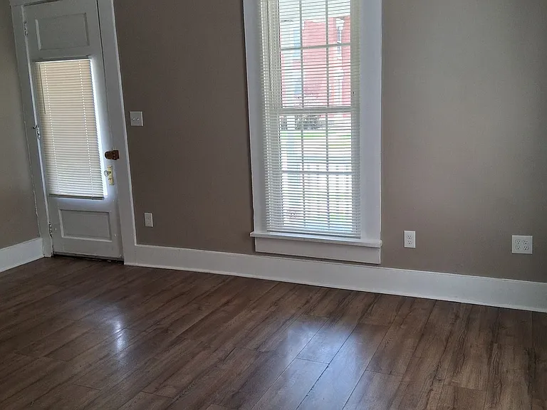121 S 5th St — Photo 15
