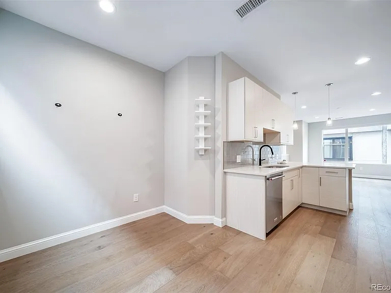 1752 Williams St — Photo 18