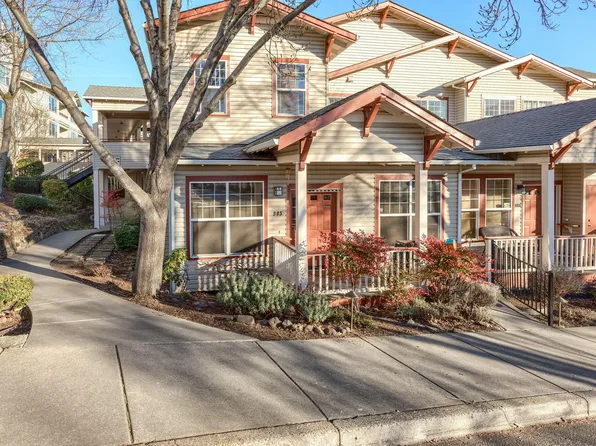 905 Mountain Meadows Cir, Ashland, OR 97520