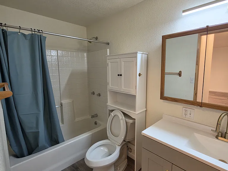 Highcroft Dr — Photo 7