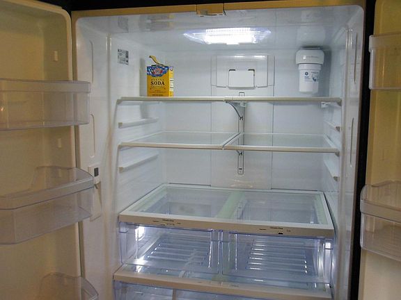 Fridge with Bottom Freezer