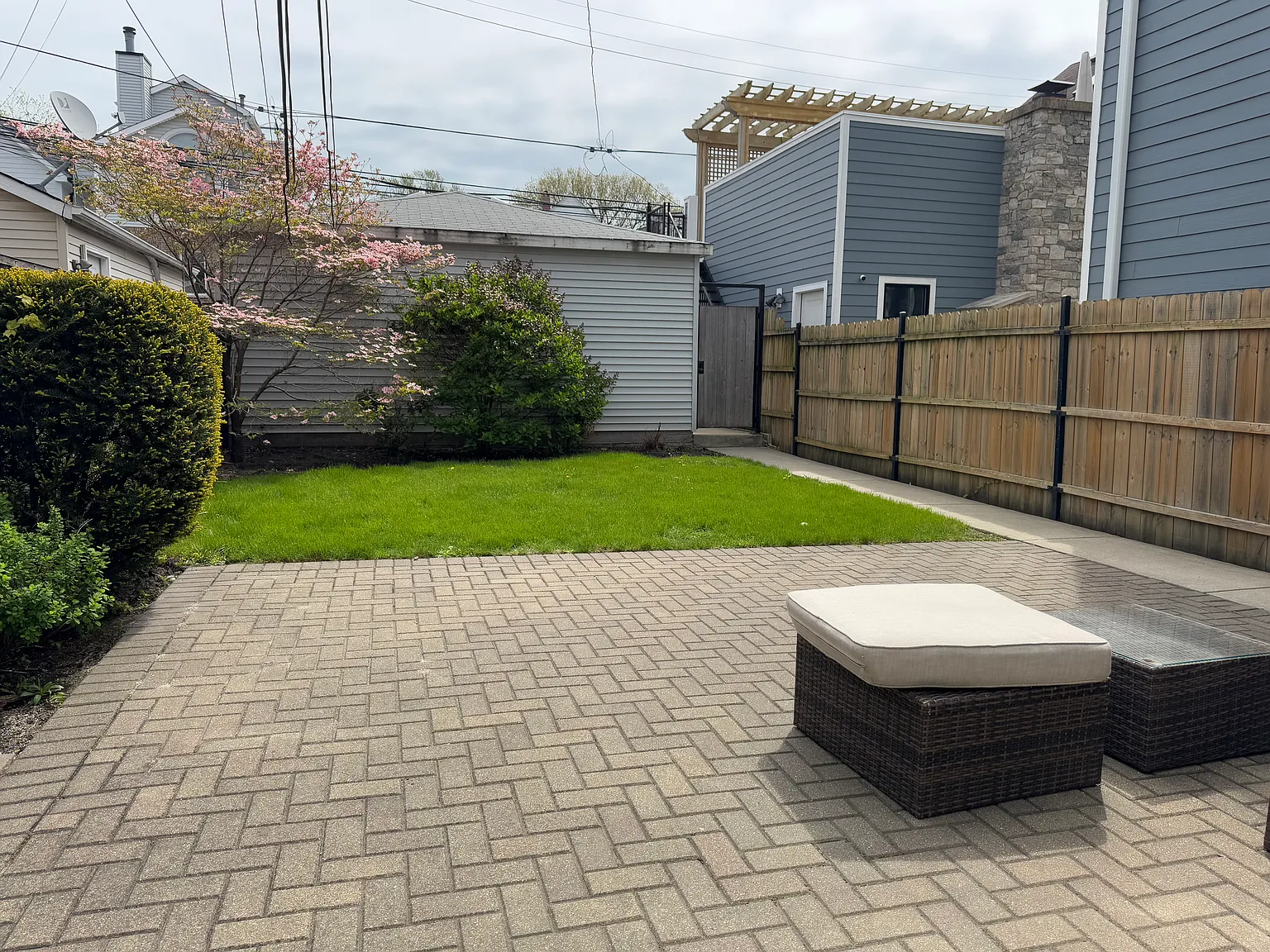 4 bed, 2400 sqft, $4,350 — Photo 4