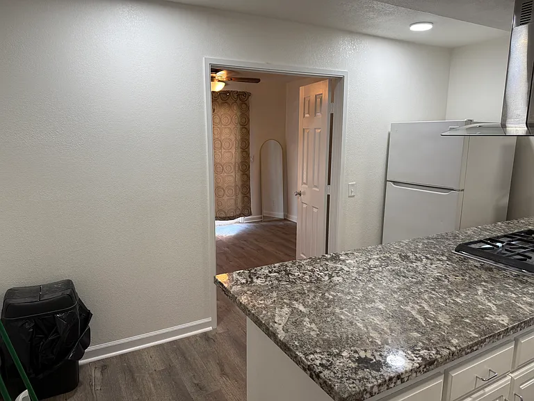124 W Manfield St — Photo 17