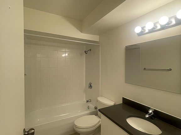 4th image of 2228 Franklin St #208